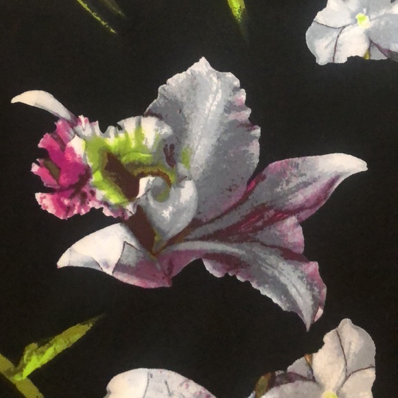 Cute top with bell sleeve, off the shoulder - Picture 2 of 3